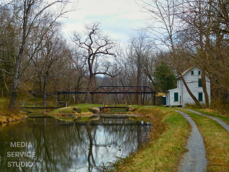 Lockhouse and Old Iron Bridge. C and O Canal.